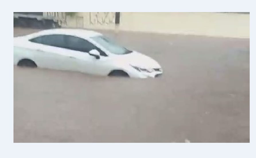 Carros Boiando Forte Chuva Alaga Ruas Faz Carros Boiar Na Morangueira