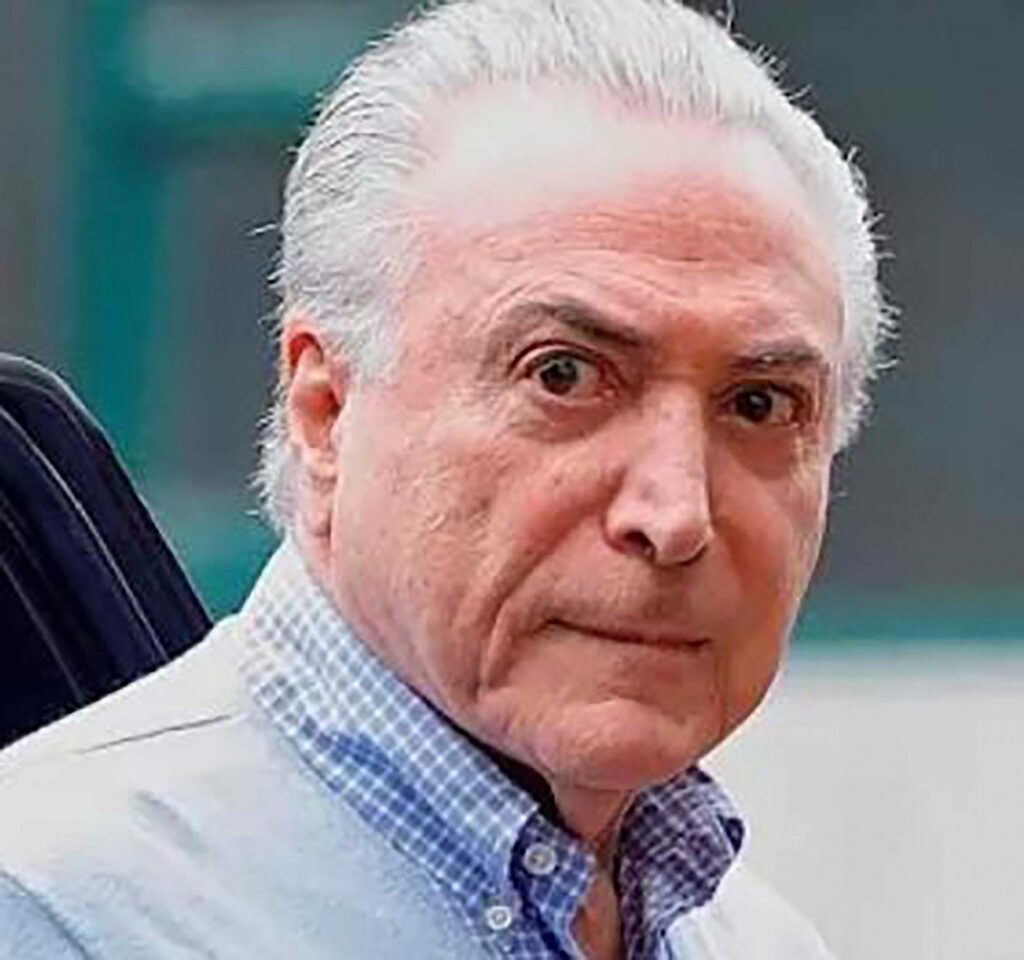 Temer sai da cadeia após STJ conceder habeas corpus
                
                    Ex-presidente entregou seu passaporte à justiça