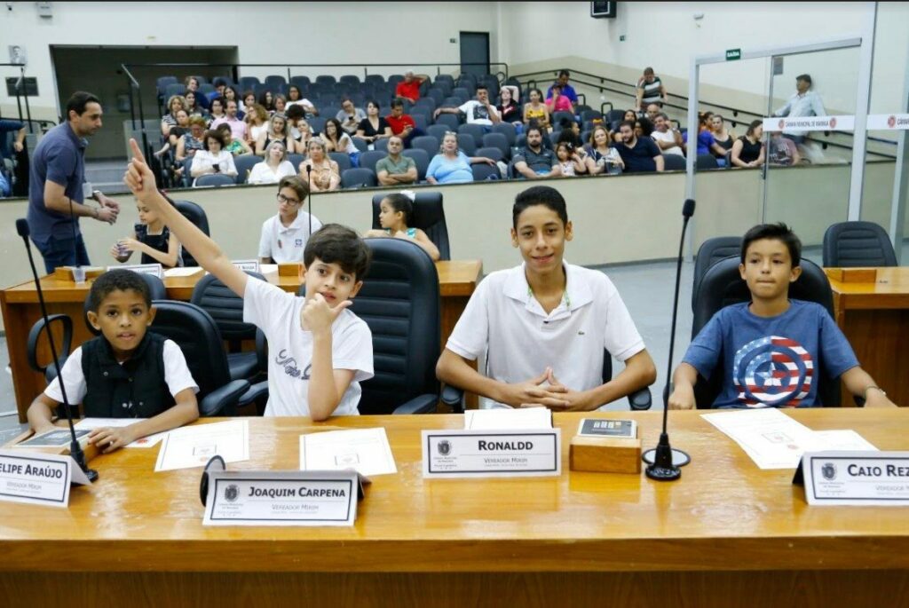 Escola Legislativa retoma atividades presenciais com sessão da Câmara Mirim