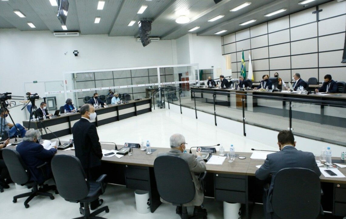 37 servidores da Câmara de Maringá contraíram Covid em 2022. Sessões prosseguem sem público