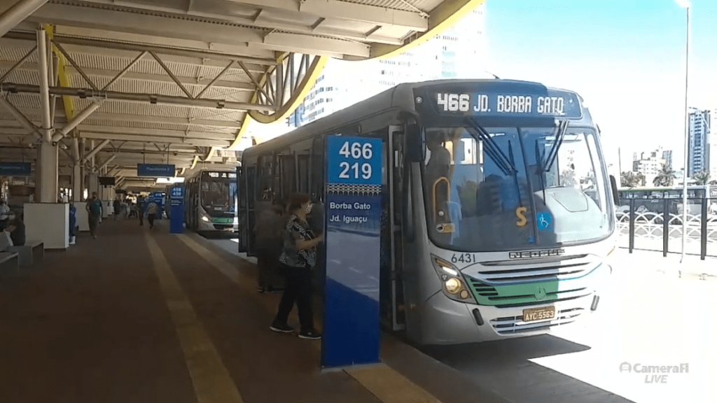 51% da frota da TCCC circula na manhã desta segunda-feira, 15, oitavo dia de paralisação do transporte coletivo urbano e metropolitano de Maringá 
                
                    Transporte metropolitano tem apenas 25% dos ônibus em circulação