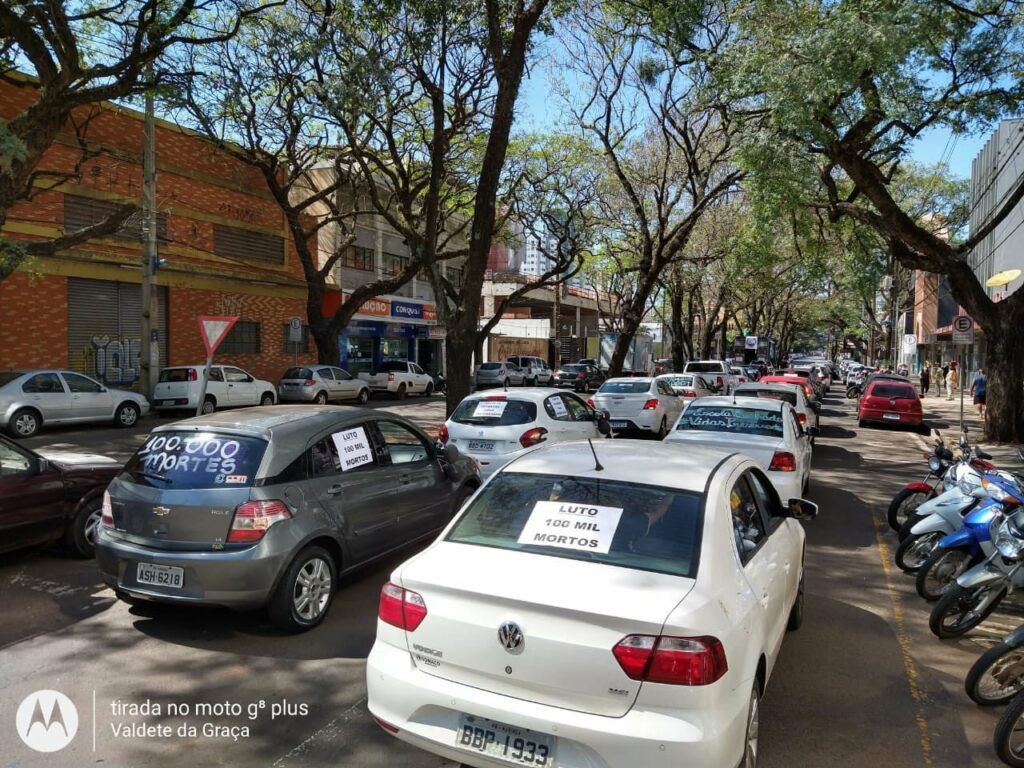 Carreata contra o retorno das aulas presenciais reúne centenas em Maringá. Veja as imagens