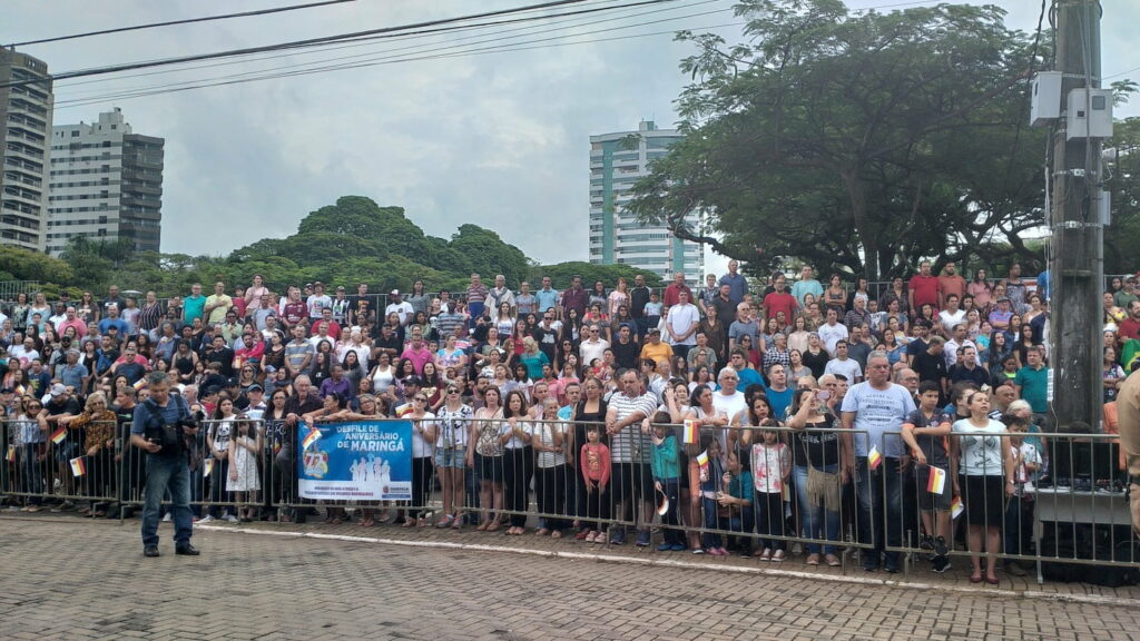 Desfile de aniversário dos 72 anos de Maringá. Veja todas as fotos e videos