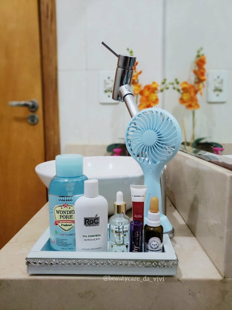 Beauty Care da Vivi: Como montar uma rotina de cuidados com a pele
                
                    Na foto, mostro alguns produtos que uso na minha rotina noturna, que podem variar