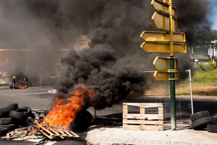 MUNDO: Protestos contra restrições sanitárias acabam em violência 2