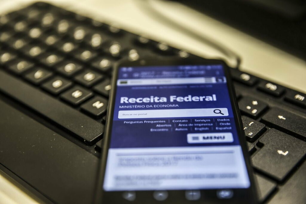 A HORA DO LEÃO: Contribuintes têm último final de semana para fazer declaração do IR. 2