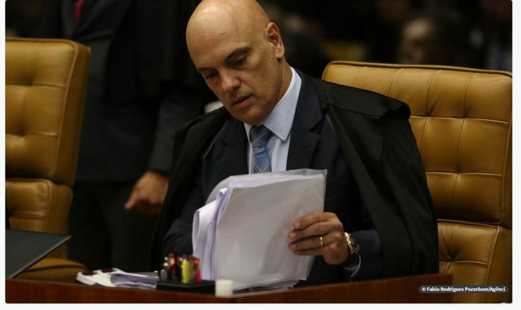 AGU pede que Moraes reconsidere decisão que impediu nomeação na PF
                
                    Decisão suspendeu decreto de nomeação do delegado Alexandre Ramagem