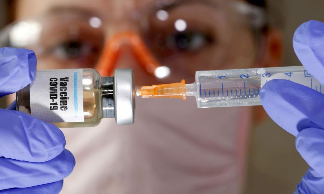 AO VIVO: Cinco profissionais do Hospital Municipal de Maringá recebem a vacina contra a COVID-19