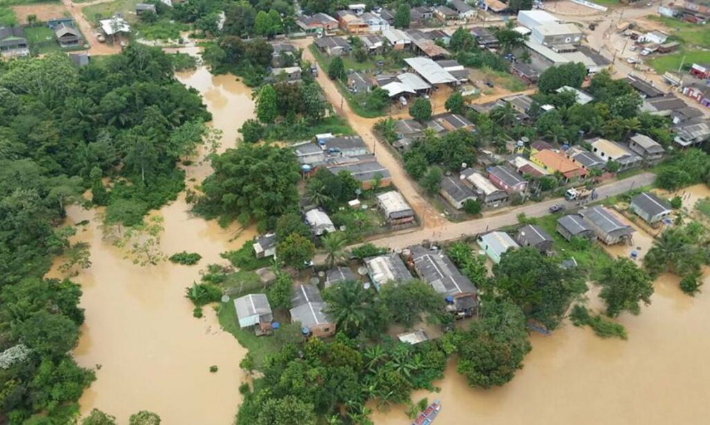 Acre continua a sofrer com cheias, dengue e covid-19 2