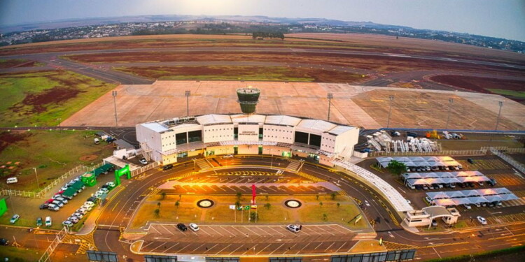Aeroporto de Maringá volta a operar cargas internacionais