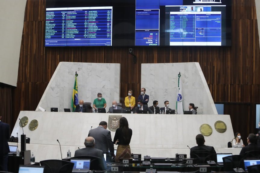 Alep aprova flexibilização do uso de máscaras no Paraná
                
                    Aprovado em 1º turno, o projeto de lei 76/2022 revoga a Lei estadual que disciplinou o uso do acessório no Estado.