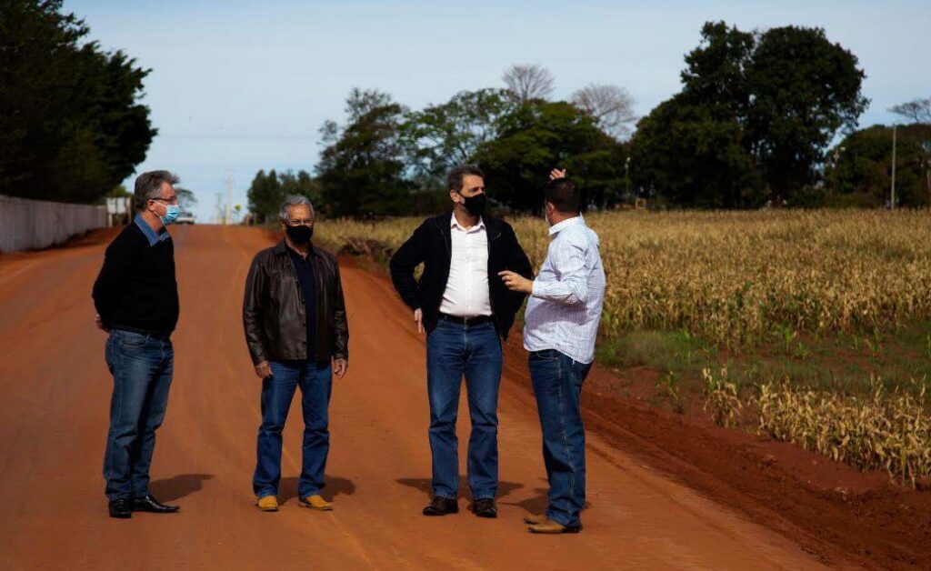 Atalaia começa obras de pavimentação da Estrada Picadão
                
                    Recursos são de emenda do deputado Enio Verri (PT). Terceiro trecho da obra vai custar R$ 243 mil