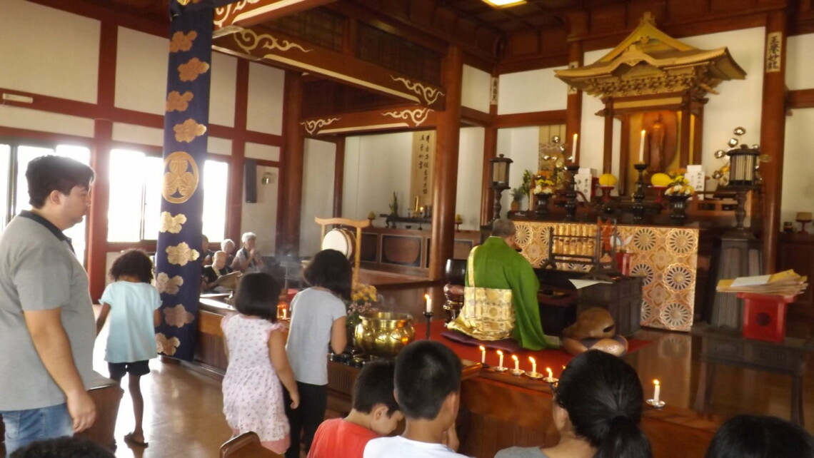BUDISMO: Hoje o Templo Budista Jodoshi Nippakuji de Maringá abre as portas a comunidade para a celebração  de Butsumyo-e 
                
                    A cerimônia começa as 15 com a participação de Elton Tada no Dharma Talk,conversa sobre Budismo.