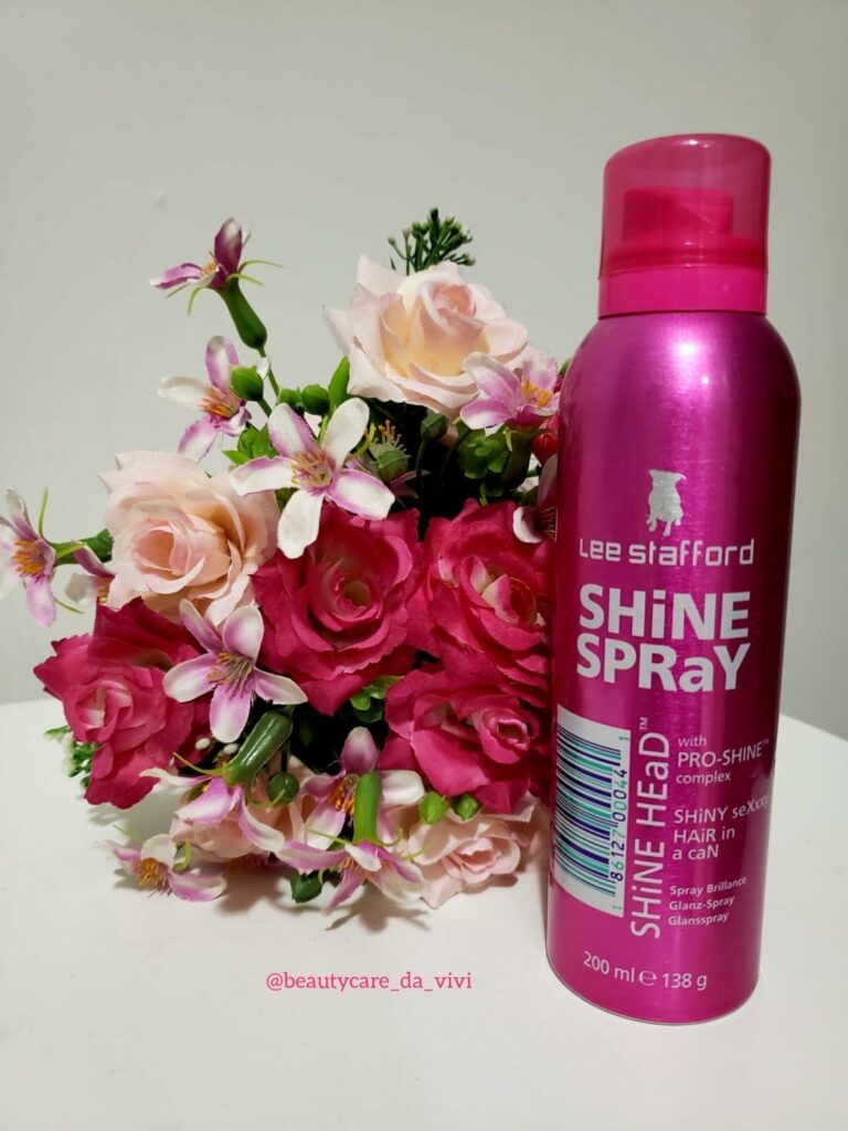 Beauty Care da Vivi: Muito brilho nos cabelos
                
                    O Shine Head, da Lee Stafford, é um desses produtinhos ideais para finalizar os seus cabelos e dar um glow antes de sair para o trabalho ou evento.