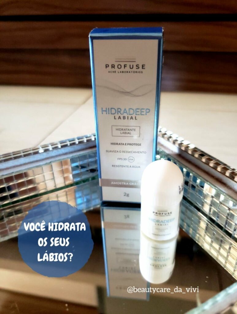 Beauty Care da Vivi: Você lembra de hidratar os seus lábios?
                
                    Ele possui FPS 30 e é composto pelos Óleos de Oliva e Jojoba, Triglicérides Cáprico e Caprílico, que têm ação hidratante, e Manteiga de Karité, que forma uma película protetora e oclusiva.