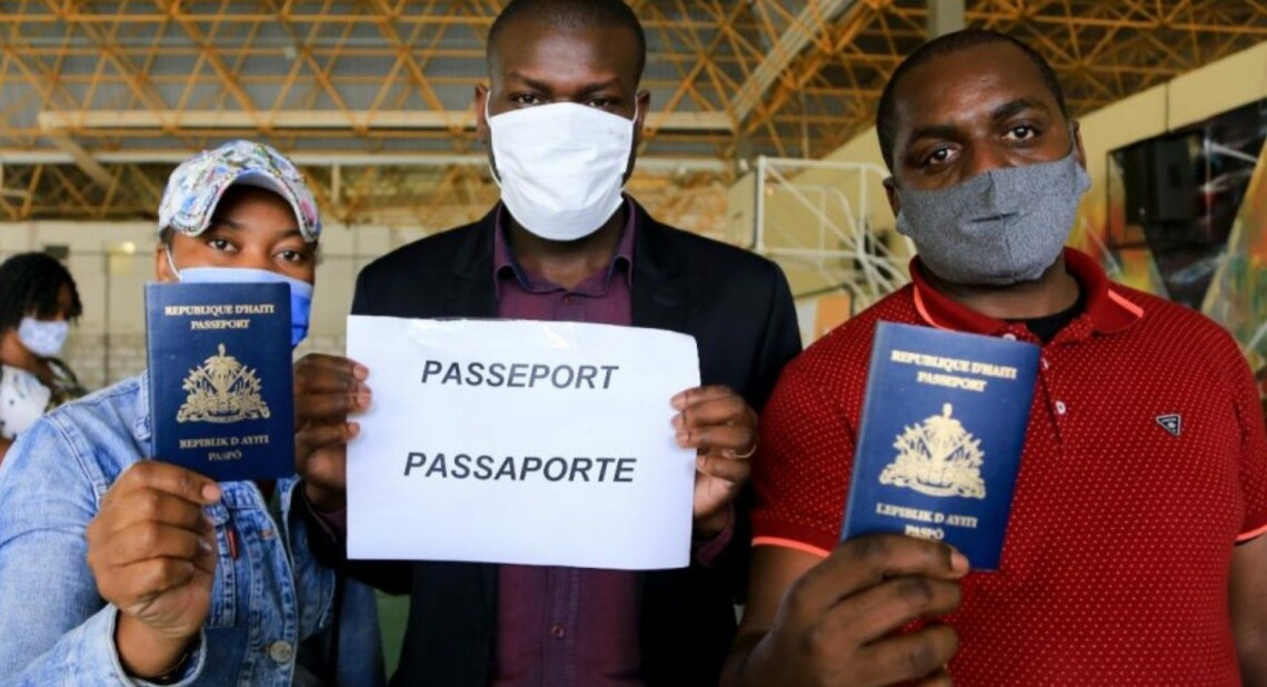 Com apoio da Prefeitura de Maringá, Embaixada inicia entrega de passaportes a haitianos