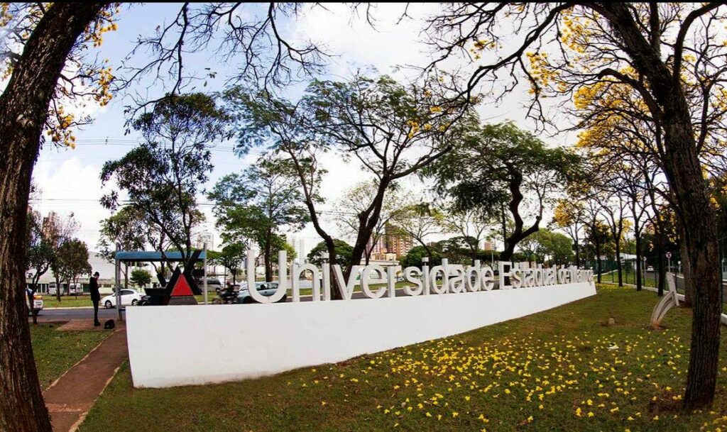 Com medidas de biossegurança, UEM retoma aulas presenciais no dia 17
                
                    Retomada seguirá protocolos de biossegurança elaborados pelo Comitê Covid-19 da Universidade Estadual de Maringá