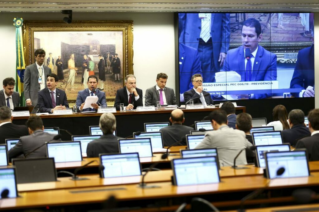 Comissão da reforma da Previdência pode debater relatório amanhã
                
                    Oposição concordou em não obstruir a fase de debates