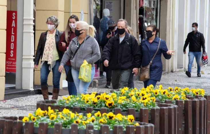 Confira perguntas e respostas sobre o novo decreto do uso de máscaras no Paraná
                
                    Para esclarecer alguns tópicos da mudança, a Agência Estadual de Notícias preparou um guia sobre o uso de máscaras no Estado.