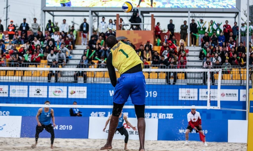 Covid-19: Mundial de Vôlei de Praia é adiado para 2022
                
                    Justificativa da FIVB foi o adiamento dos Jogos de Tóquio para 2021