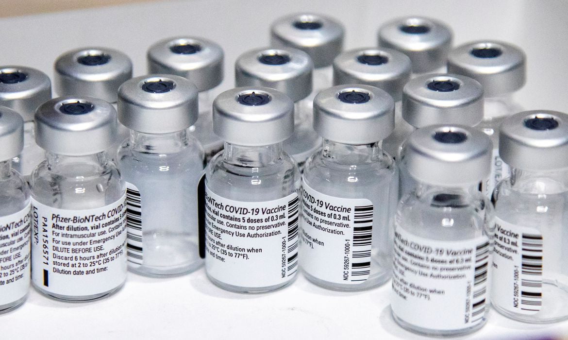 Covid-19: lote com 629 mil doses da vacina da Pfizer chega ao Brasil 2