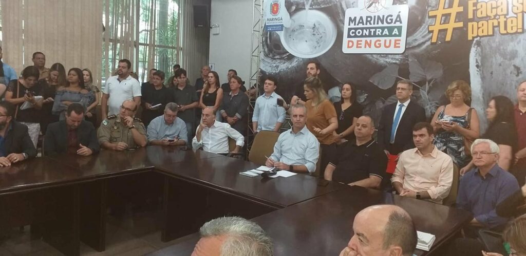 DENGUE: Prefeitura de Maringá convoca Reunião de emergência com diversas instituições e  organiza ações extraordinárias contra a dengue. 
                
                    Veja as entrevistas com os prefeitos Ulisses Maia e Tarcísio Marques dos Reis prefeito de Paiçandu