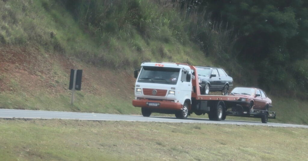 DER/PR realiza pregão eletrônico para contratar serviço de guinchos mecânicos
                
                    Rodovias estaduais e federais do Anel de Integração serão atendidas com serviços de guincho leve e pesado após o fim dos pedágios. Valor total dos arrematantes é de R$ 88.145.000,00.