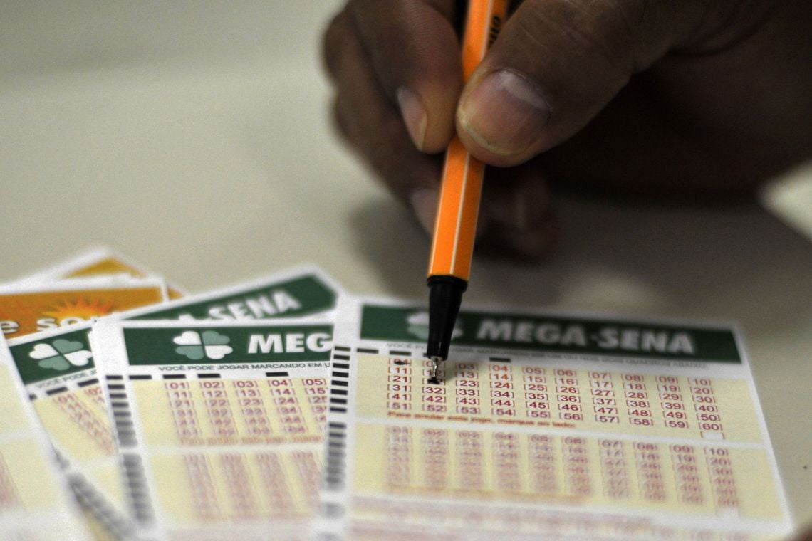 DINHEIRO: Mega-Sena acumula e vai pagar R$ 60 milhões no sábado. E você já apostou ?