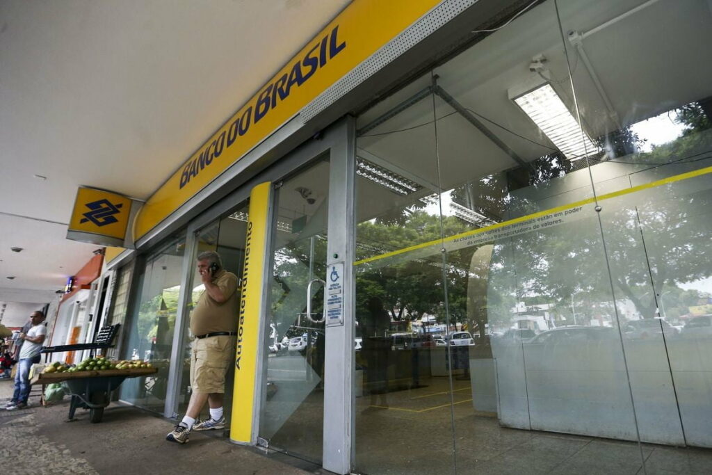 ECONOMIA: Bancos e empresas podem consultar cadastro positivo a partir de hoje
                
                    Bancos de dados de clientes são abastecidos desde novembro