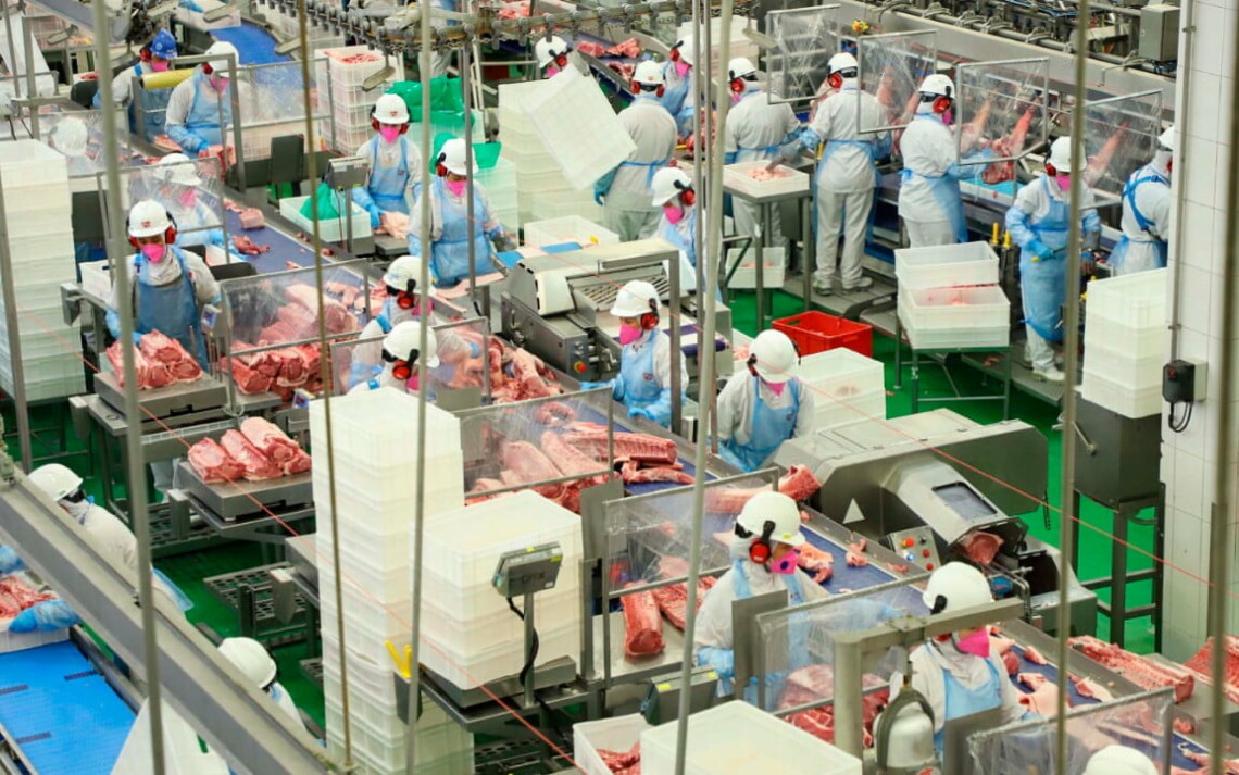 ECONOMIA: Mesmo com pandemia, indústria alimentícia paranaense cresce 9,4% no ano
                
                    Houve evolução em todos os meses de 2020, mostra a Pesquisa Industrial Mensal, do IBGE. Em setembro, o setor teve o melhor resultado do ano, com crescimento de 18,2% com relação ao mesmo mês do ano passado.