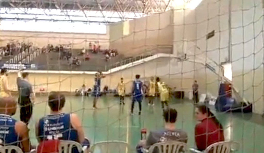 ESPORTE: ADRM - Maringá perde em casa para Ponta Grossa por 96 a 82 em sua estreia no Paranaense de Basquete. Veja as entrevistas 
                
                    Na próxima segunda-feira, a ADRM volta à quadra pela segunda, (5)rodada do campeonato. O jogo será fora de casa contra Londrina.