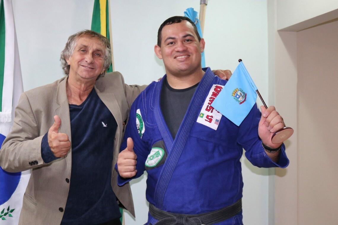 ESPORTE: Guarda Municipal  de Sarandi disputará o Mundial de Jiu-jitsu nos USA
                
                    “Estou treinando muito para trazer o título de campeão para a cidade de Sarandi, que sempre me apoiou”.