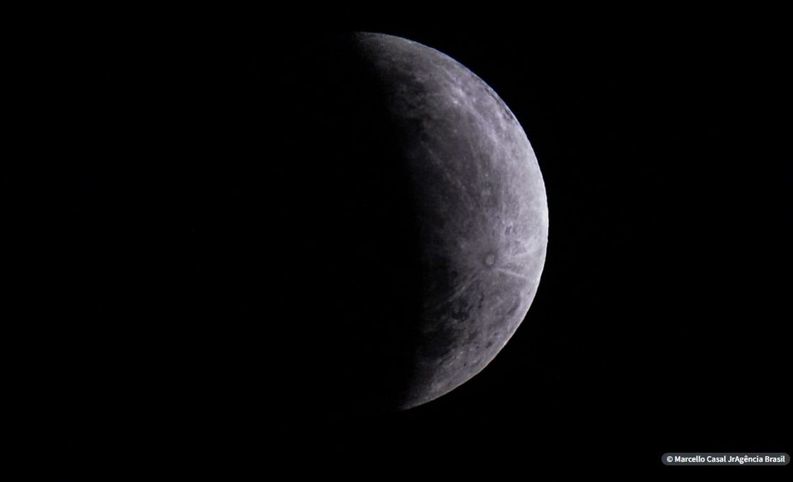 Eclipse parcial da Lua poderá ser observado nesta madrugada 2