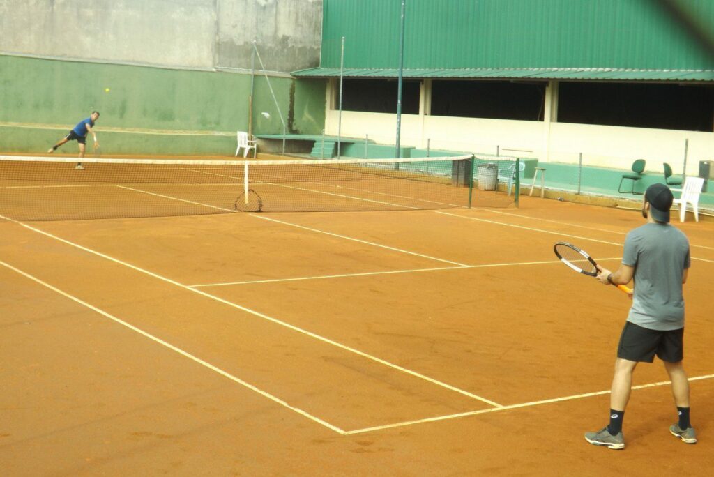 Escola de tênis E7 será uma das sedes do Torneio Paranaense Interclubes que acontece de 25 a 28 de julho em Maringá. Veja o vídeo 
                
                    publicidade: Ligue para 9 9841 8446 e participe gratuitamente de uma aula experimental