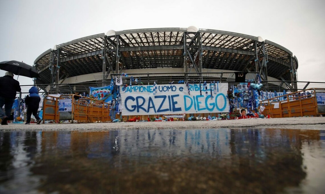 Estádio San Paolo do Napoli é rebatizado em homenagem a Maradona