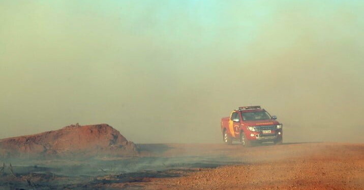 Estado alerta para necessidade de cuidados para evitar incêndios florestais
                
                    De acordo com o Corpo de Bombeiros do Paraná, 9 em cada 10 incêndios são provocados por irresponsabilidade humana. Essas ocorrências são mais comuns neste período de vegetação mais seca, baixa umidade do ar e estiagem, principalmente nos dias após geada.