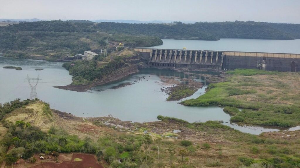 Força-tarefa do Crea-PR fiscaliza cerca de 30 barragens no Paraná
                
                    Ação intensificada ocorre em julho e agosto em todo o Estado, em barragens de usos múltiplos, hidrelétricas e também de mineração em uso.