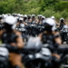 Governador entrega 155 motocicletas BMW para Polícia Militar do Paraná
                
                    Novos veículos ampliam capacidade de policiamento motorizado no Estado. Motos foram entregues com kits com capacetes, EPIs e rádios comunicadores. Investimento de R$ 12,7 milhões foi realizado por meio de emendas parlamentares federais.