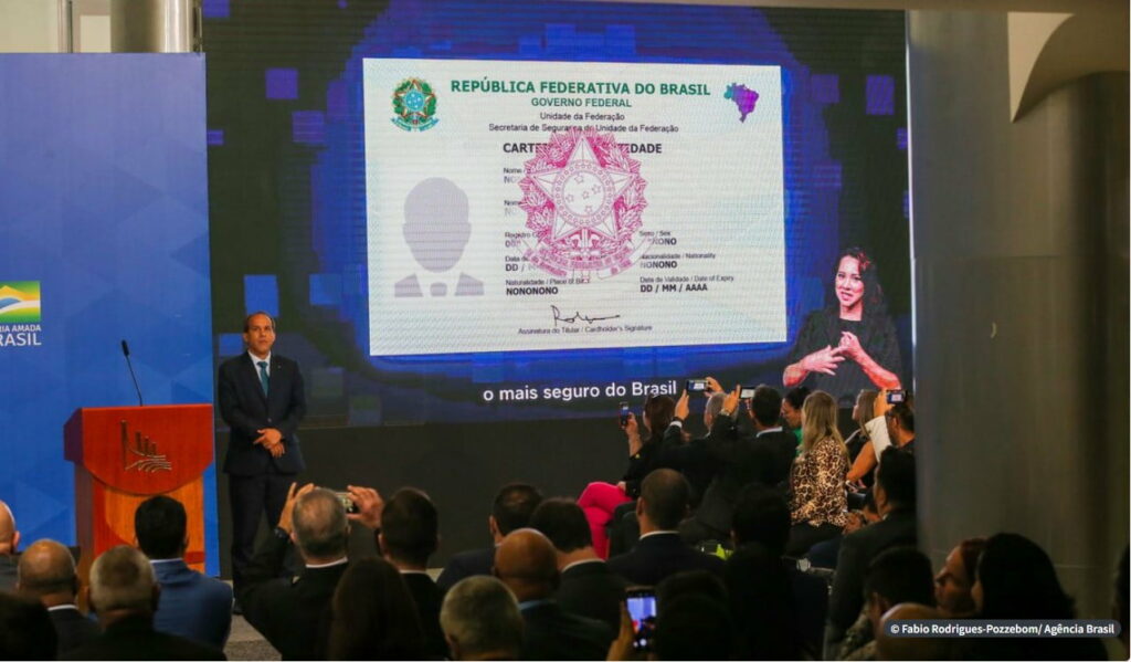 Governo entrega primeiras carteiras de identidade nacional