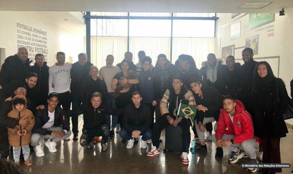 Jogadores brasileiros deslocados para a Romênia retornam ao Brasil