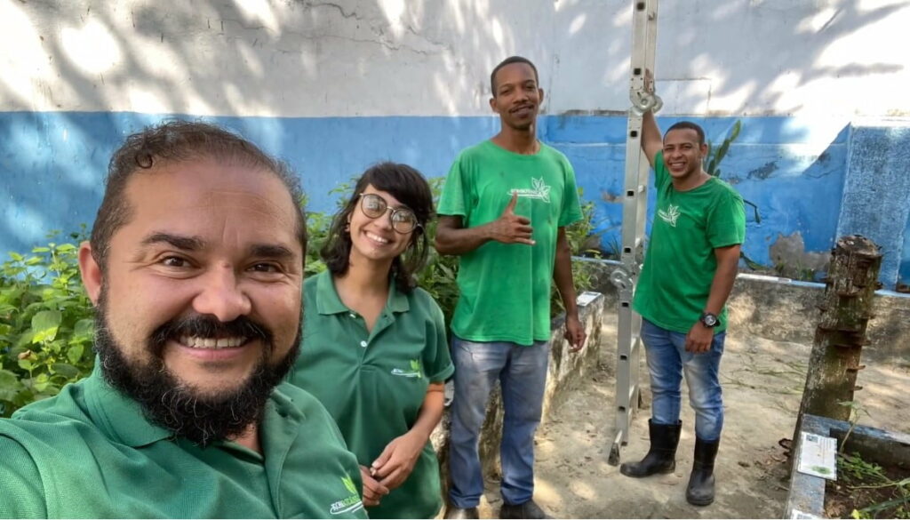KOMBOTÂNICA: A dica de hoje do Tom é elaboração de uma horta sustentável em uma escola no Rio de Janeiro