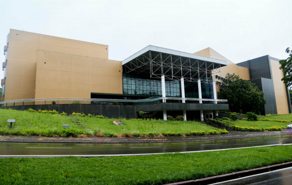 MARINGÁ : Teatro Calil Haddad abre licitação para contratar bar café