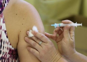 Mandaguari suspende vacinação da Covid-19 em UBSs, nesta sexta; imunização será retomada na terça
                
                    Na próxima semana, Centro Esportivo do Jardim Esplanada deve centralizar as aplicações