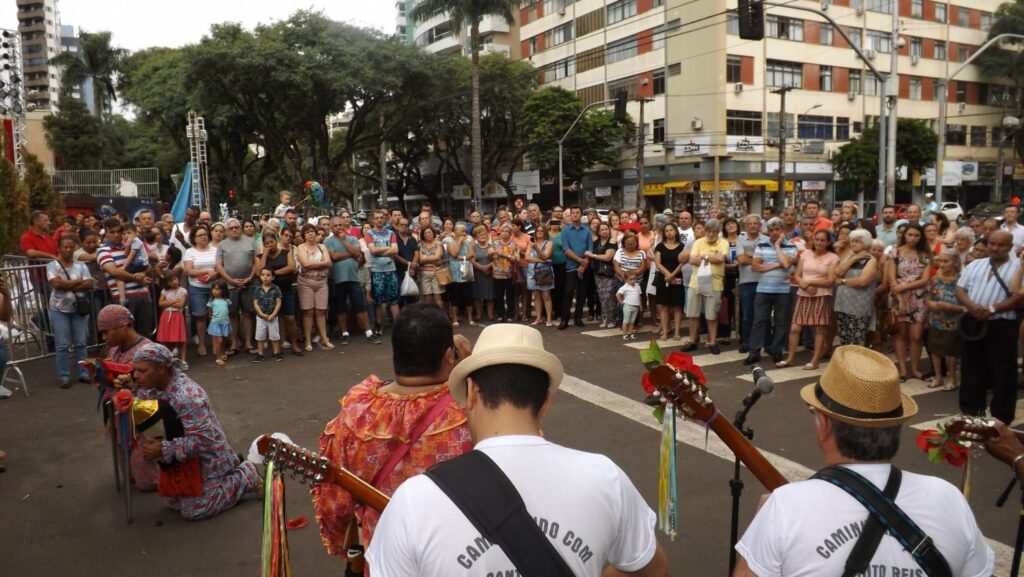 Maringá, Iguatemi e Floriano terão apresentações de Folia de Reis na segunda, 6