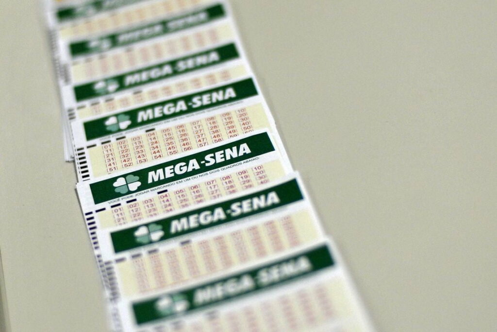 Mega-Sena sorteia nesta quarta-feira prêmio de R$ 105 milhões
                
                    O prêmio está acumulado há 12 concursos