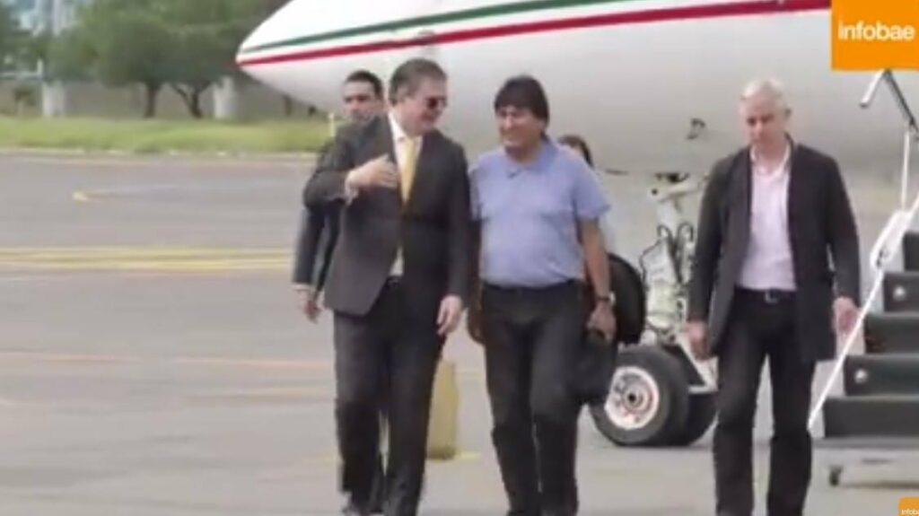 O FATO AO VIVO: Evo Morales chega ao México.  "Governo mexicano salvou a minha vida", disse o ex-presidente ao descer do avião