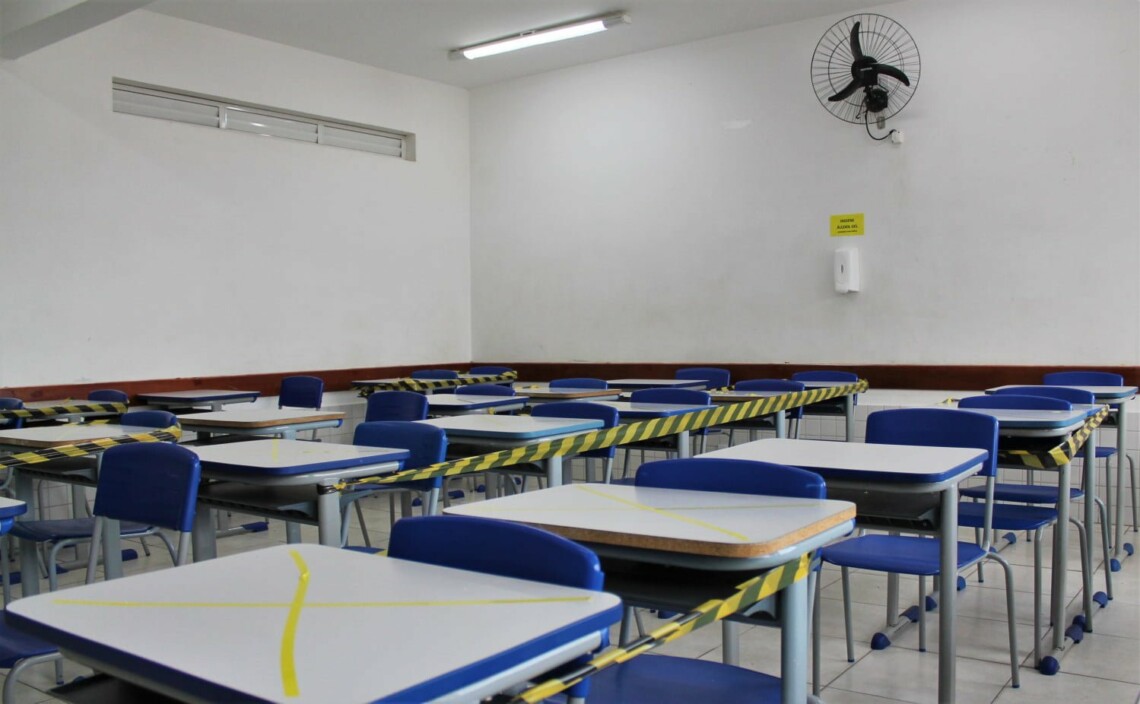 PARANÁ: Escolas têm modelo de “sala pós-pandemia” e retorno só com autorização da Saúde