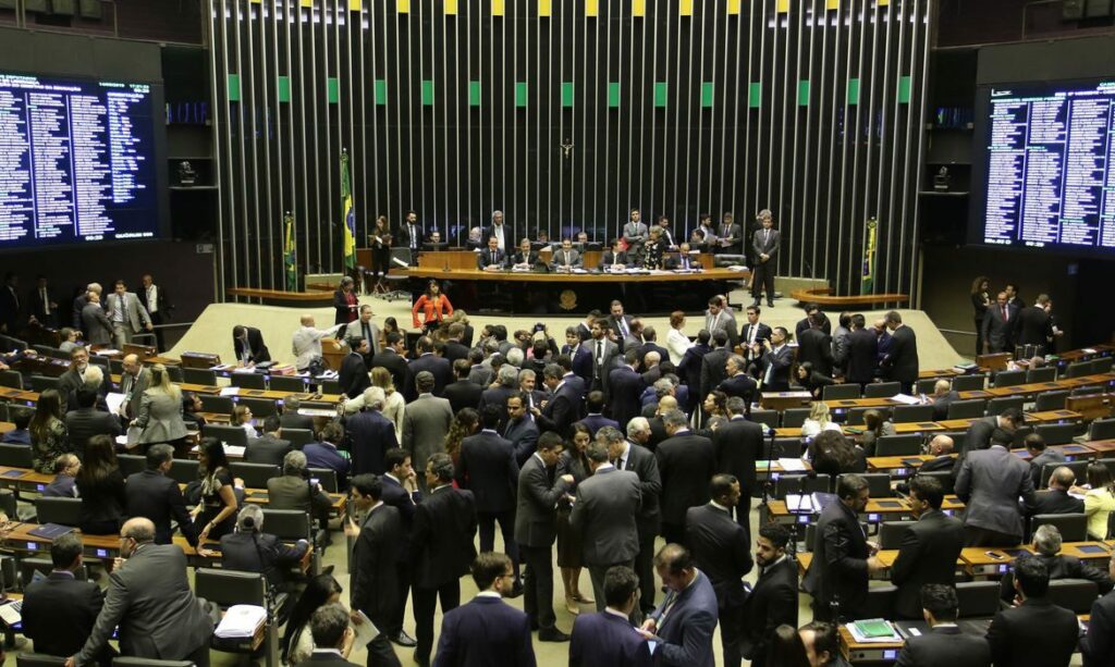 POLÍTICA: Após recesso, Congresso deve colocar marco do saneamento na pauta
                
                    Nova regulação foi aprovada na Câmara dos Deputados em dezembro