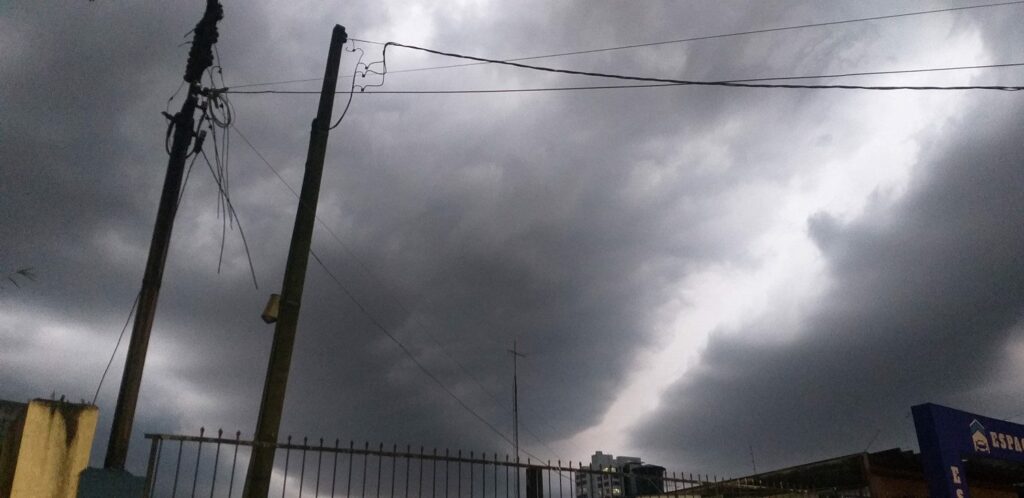 PREVISÃO DO TEMPO: Ciclone extratropical no Rio Grande pode trazer temporais para o Paraná nesta segunda-feira, 15