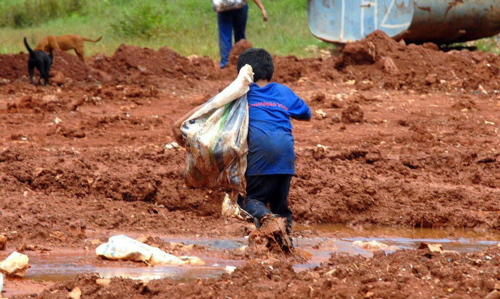 Pandemia pode levar 86 milhões de crianças à situação de pobreza